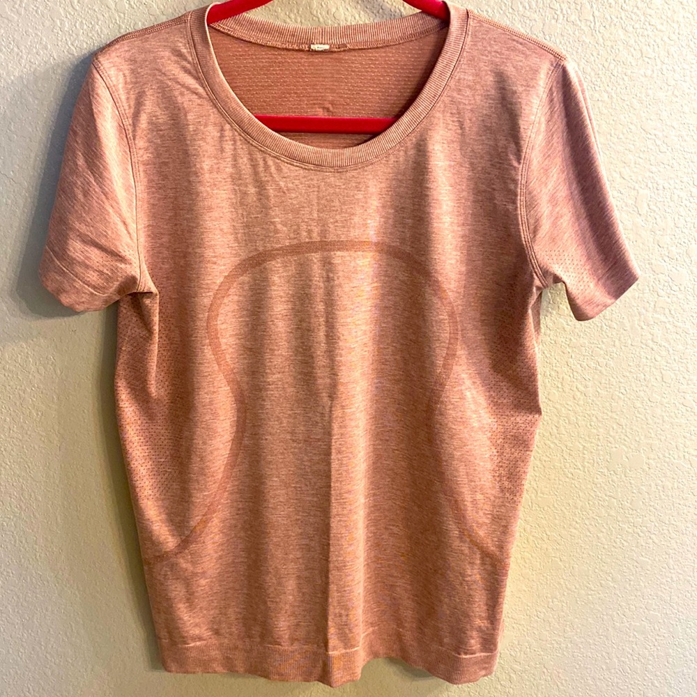 Women’s Lululemon Swiftly Tech shirt